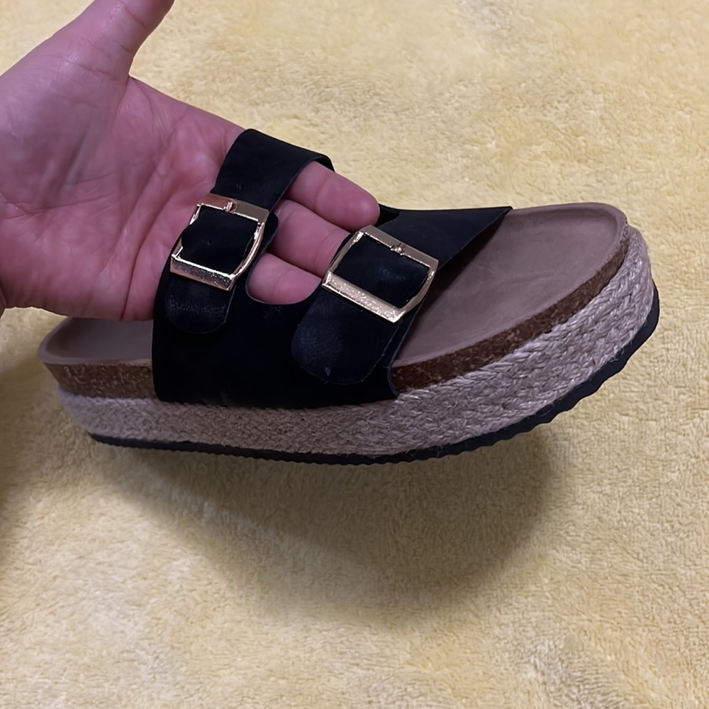 Sandals - Picture 4 of 4